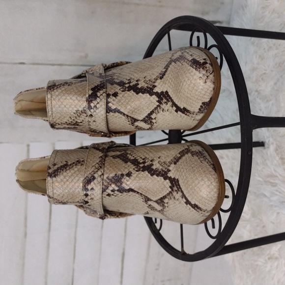 Fergalicious Snakeskin Booties Size 8.5 - Picture 4 of 6